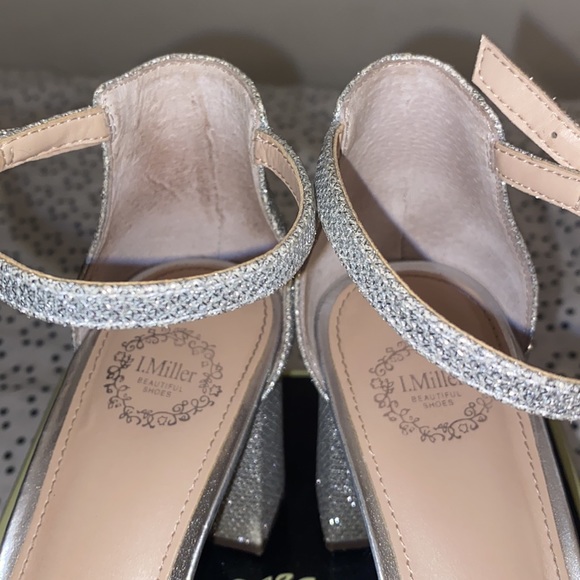 I.Miller Silver Heels - Picture 4 of 8